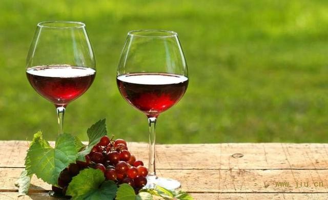 你的红葡萄酒中藏着多少卡路里？