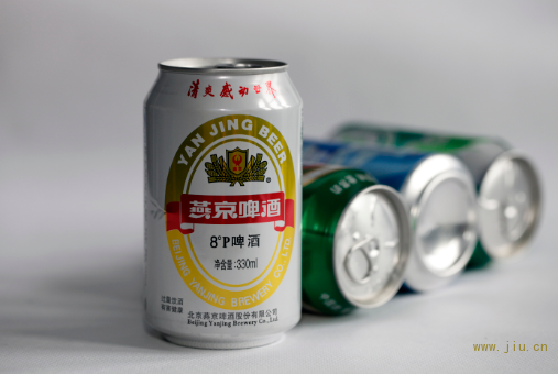 2017年7月16日，北京燕京啤酒股份有限公司生产的易拉罐装燕京啤酒(8°p啤酒)。资料图