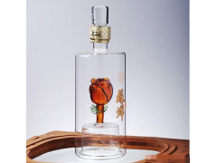 创意造型玻璃白酒瓶私人订制内置造型玻璃酒瓶厂家图1