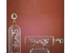 河北玻璃白酒瓶定制异形手工艺创意内置造型酒瓶图2